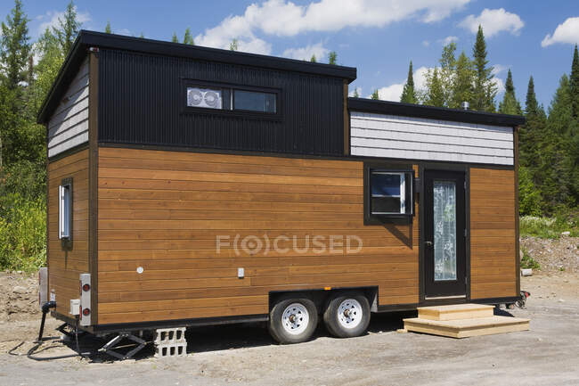 Contemporary mobile home, Quebec, Canada — Stock Photo