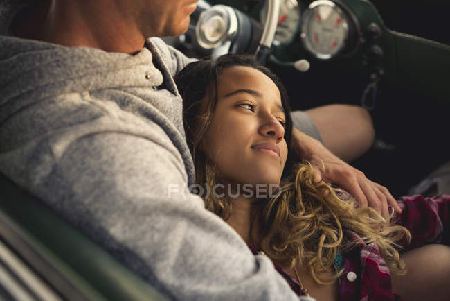 Romantic couple in pickup truck at Newport Beach, California, USA — Stock Photo