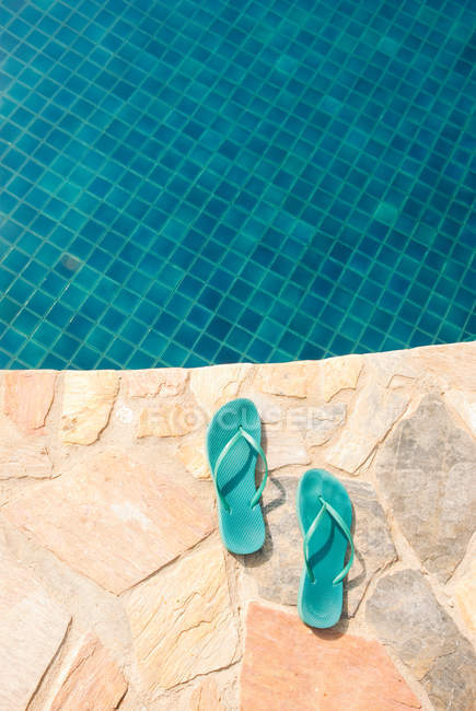 Flip flops at poolside — Stock Photo