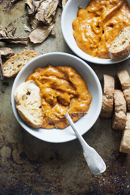 Pumpkin soup with dried mushrooms and bread slices — Stock Photo