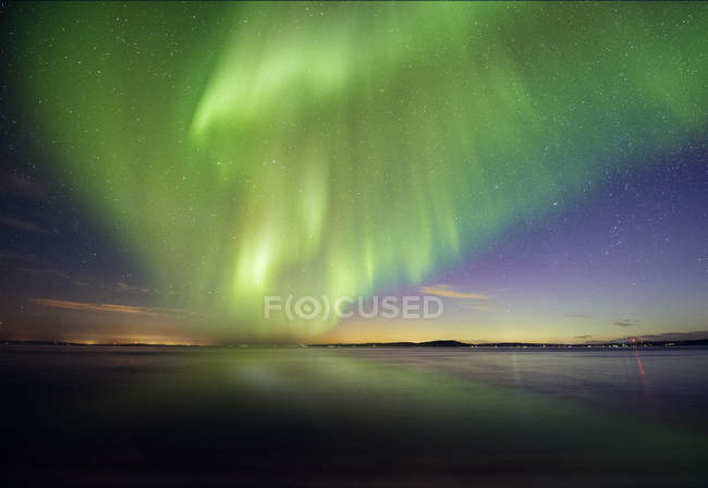 Vue panoramique de belles lumières du nord — Photo de stock