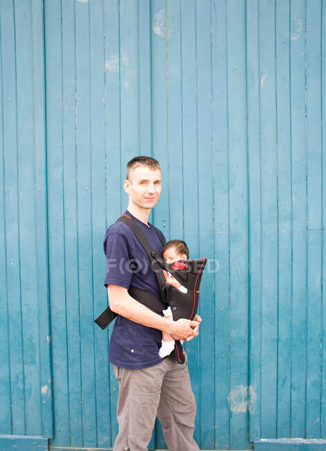 Father and baby boy in baby carrier — Stock Photo