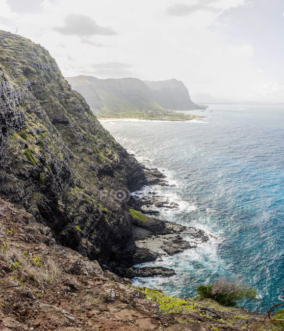 Vista de acantilados y el mar, Makapuu, Oahu, Hawaii, EE.UU. , - foto de stock