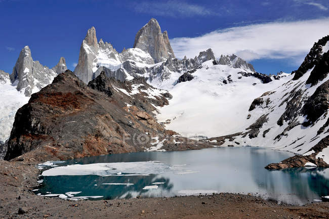 Monte Fitz Roy from lookout in Los Glaciares — Stock Photo