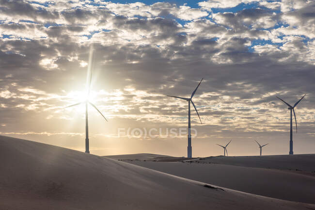 Turbine eoliche nel deserto — Foto stock