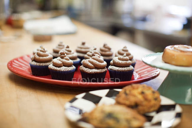 Frisch gebackene Cupcakes — Stockfoto