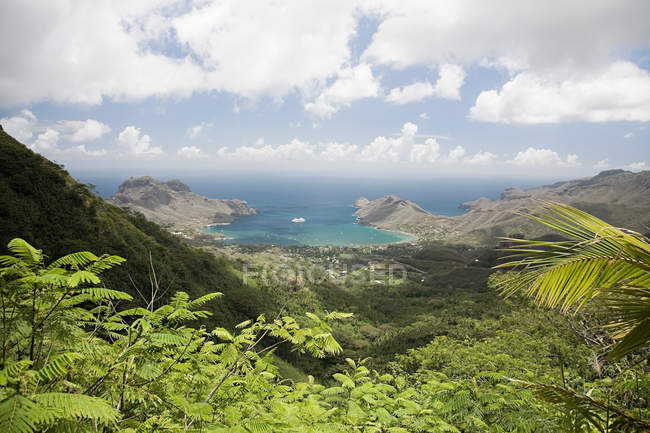 Vista elevata dell'isola di Nuku hiva — Foto stock