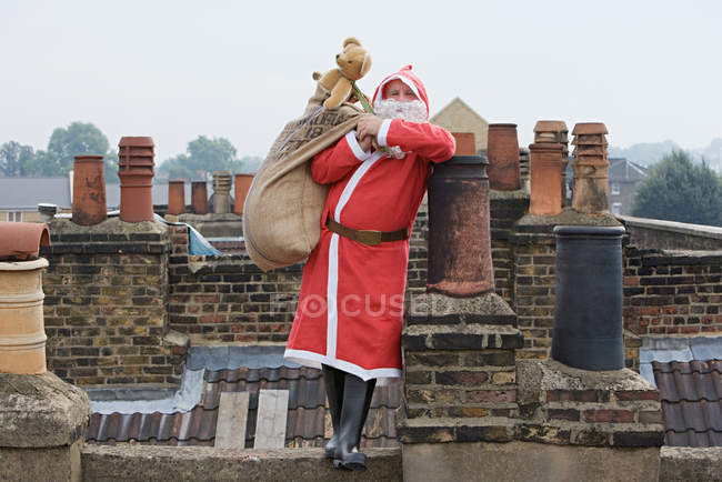 Santa claus delivering gifts — Stock Photo