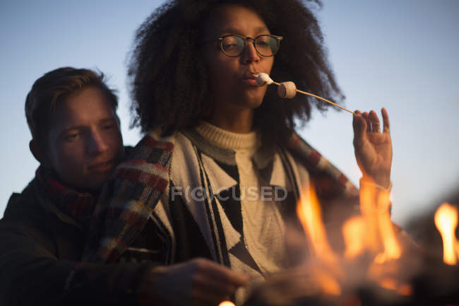Couple toasting marshmallows at camp, Isle of Skye, Scotland — Stock Photo