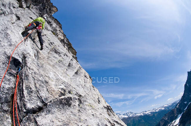 Escalade sur paroi rocheuse, Mount Berge, Cascade Range, Washington, États-Unis — Photo de stock