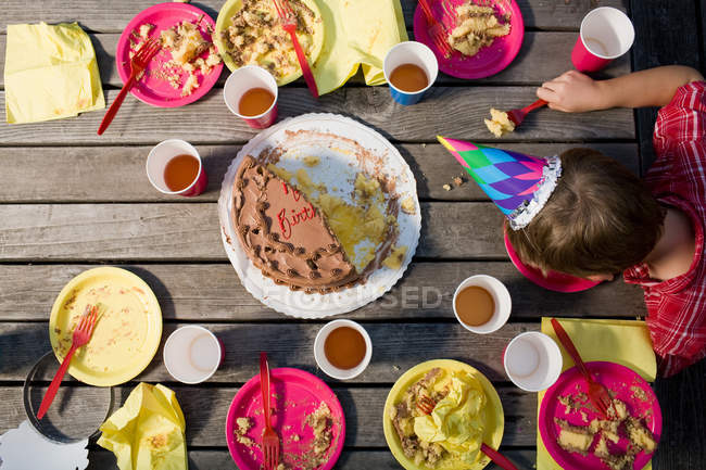 Overhead view of Boy at the end of a party — Stock Photo