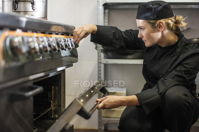Cape Town, South Africa, chef at oven — Stock Photo