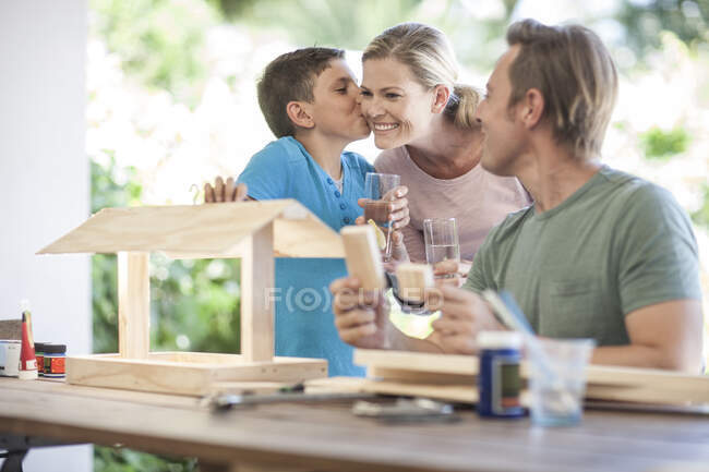 Cape Town, South Africa, Family doing crafts and painting together — Stock Photo