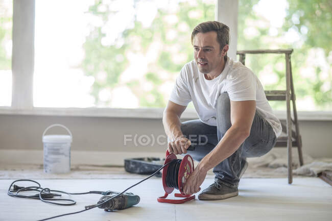 Cape Town, South Africa man with extension cord — Stock Photo