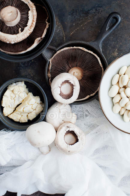 Pots of mushrooms with muslin — Stock Photo