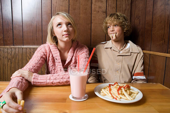 Teenage couple in a cafe — Stock Photo
