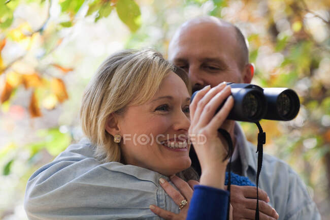 Mature couple with binoculars — Stock Photo