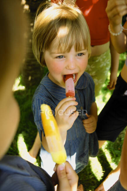 Girl with ice lolly — Stock Photo