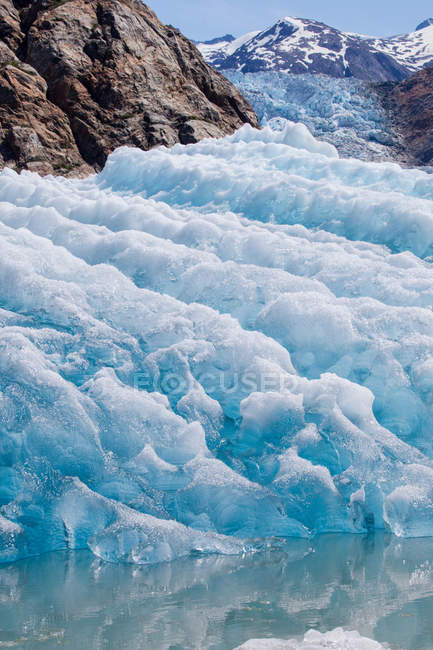 Vista panorámica del hielo azul en el glaciar Tracy Arm - foto de stock