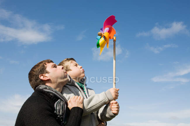 Father and son with pinwheel — Stock Photo