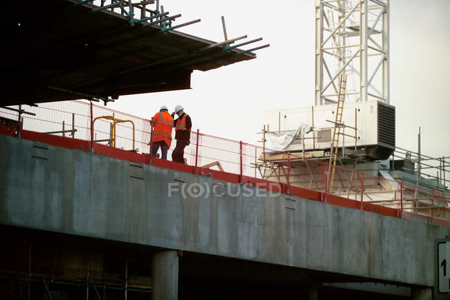 Builders on a construction site — Stock Photo