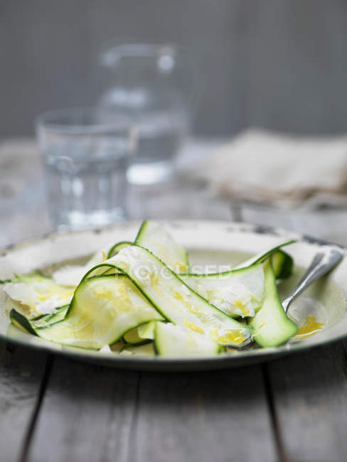 Sliced courgette with parmesan cheese — Stock Photo