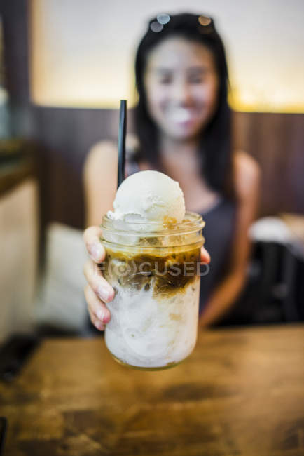 Young woman holding coffee float at Farm to Table, Bangkok, Thailand — Stock Photo