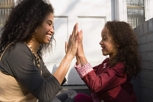 Mother and daughter playing — Stock Photo