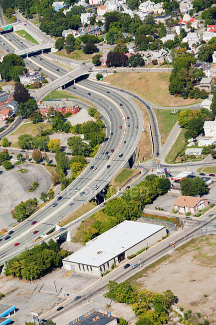 Вид с воздуха на шоссе, округ Ньюпорт, Род-Айленд, США — стоковое фото