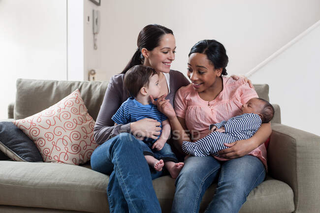 Two mothers with their babies — Stock Photo