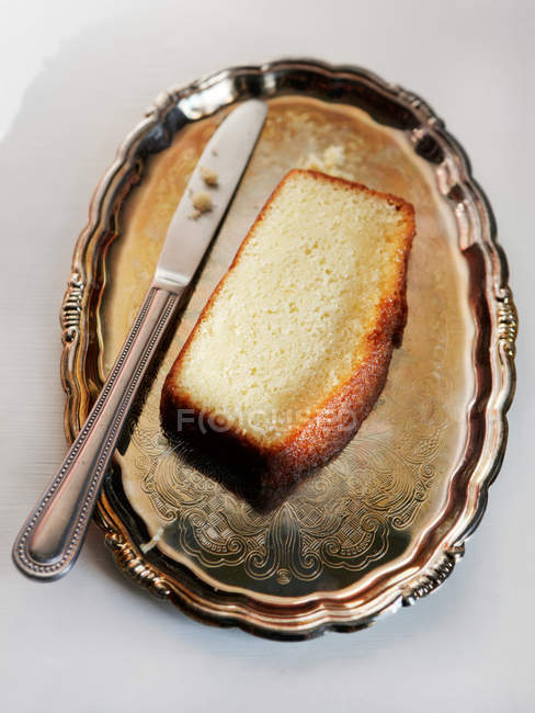 Tranche de gâteau sur l'assiette — Photo de stock