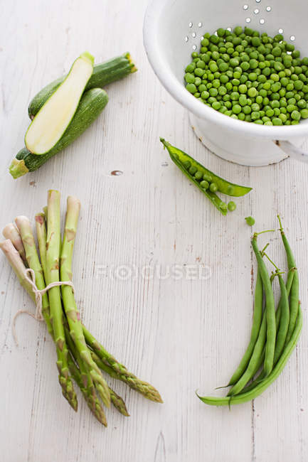 Selección de verduras verdes - foto de stock
