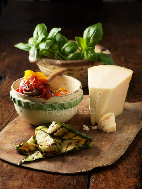 Zucchine alla griglia con formaggio — Foto stock