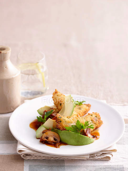 Plate of chicken and avocado — Stock Photo