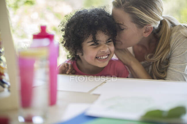 Cape Town, South Africa, family doing crafts and homework together — Stock Photo