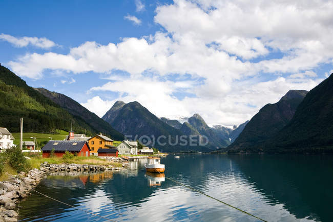 Vista su mundal e fjrlandsfjord — Foto stock