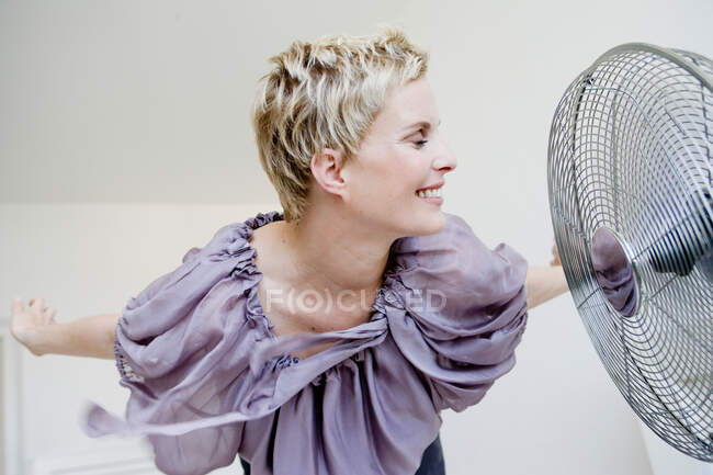 Close up of woman smiling — Stock Photo