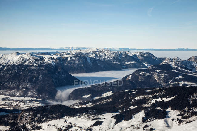 Вид на засніжені гори — стокове фото