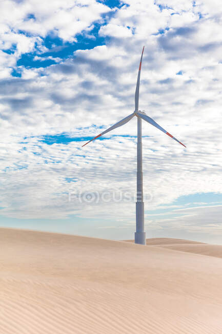 Wind turbine on the field — Stock Photo