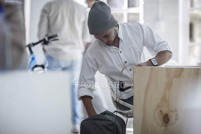 Ciudad del Cabo, Sudáfrica Personas que trabajan en oficinas de la ciudad - foto de stock