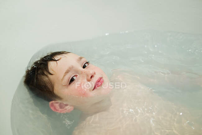 Portrait of boy in bath — Stock Photo