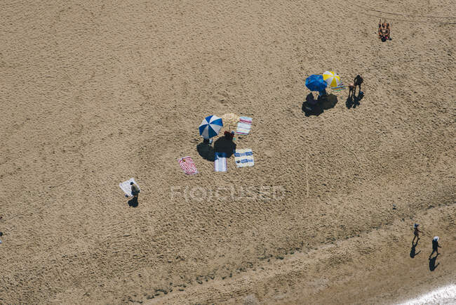 Aerial view of holiday makers on beach, Melbourne, Victoria, Australia — Stock Photo
