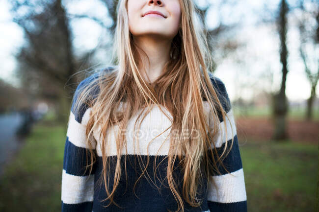 Woman standing in park — Stock Photo