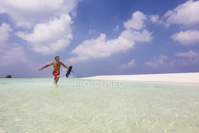 Running in Shallow Water — Stock Photo