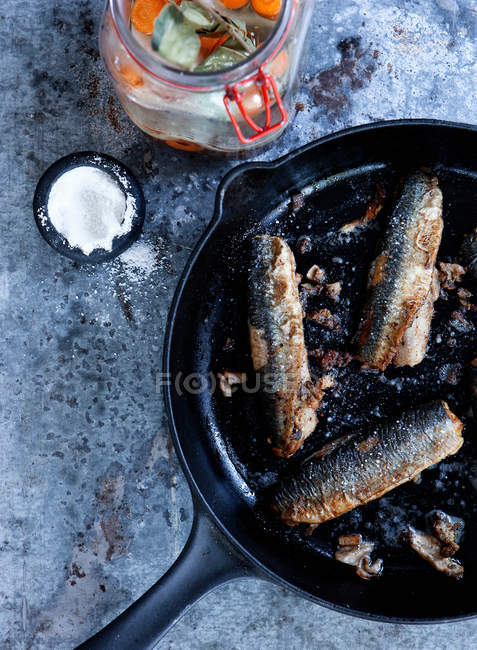 Panela de peixe frito — Fotografia de Stock