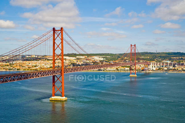 Osservando il Ponte 25 de Abril, Lisbona, Portogallo — Foto stock