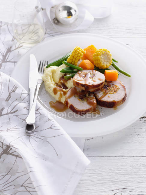 Plate of stuffed pork with vegetables — Stock Photo