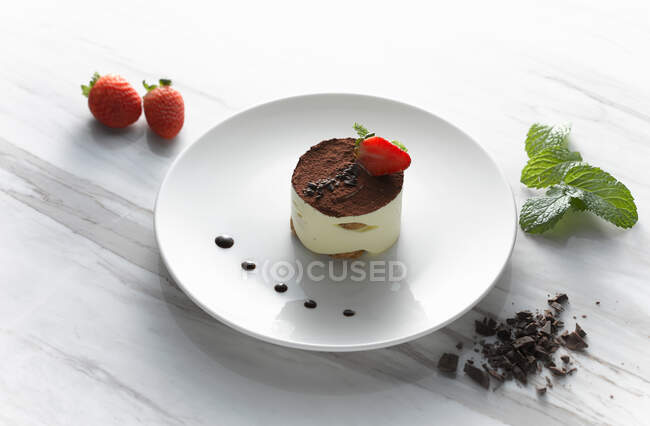 Chocolate mousse cake with strawberries and mint — Stock Photo
