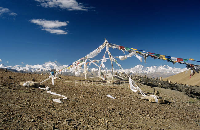 Bandeiras de oração e faixa do Everest — Fotografia de Stock