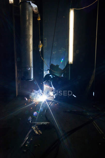 Side view of welder at work in shipyard — Stock Photo